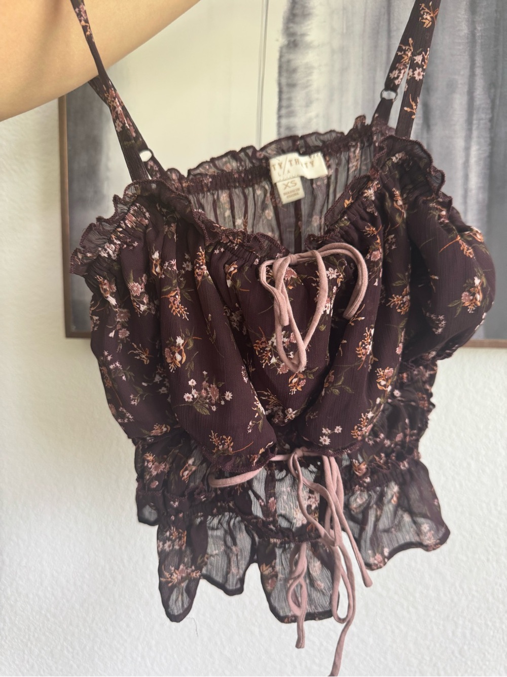XS Floral Cami Crop Top - Picture 2 of 9